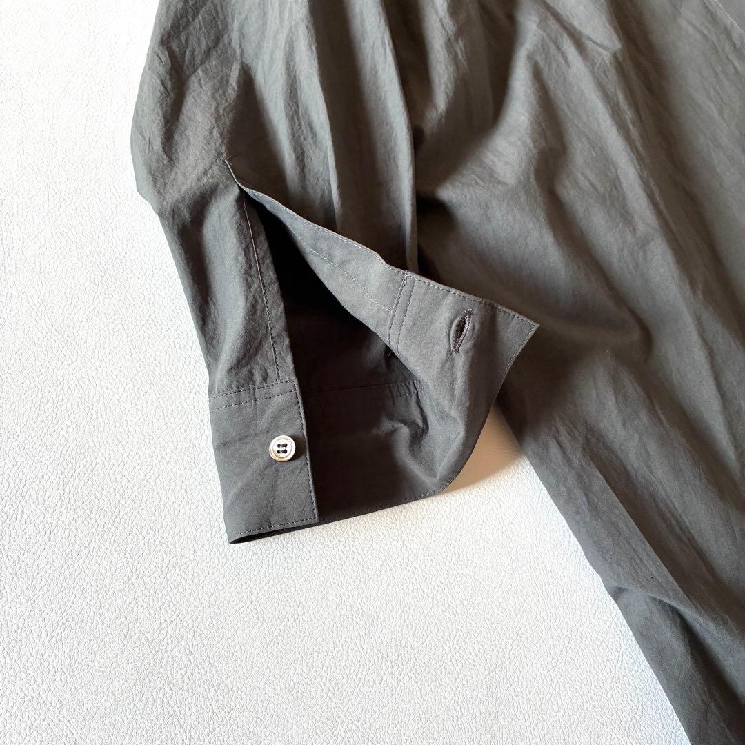 美品✨ビアズリー　2023AW　後ろフリルシャツワンピース　グレー　マキシ丈