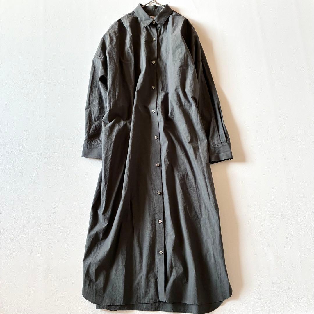美品✨ビアズリー　2023AW　後ろフリルシャツワンピース　グレー　マキシ丈