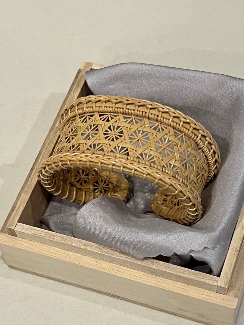 京竹籠 花こころ バングル / 菊（白竹）　ブレスレット　美の壺　工藝　民藝