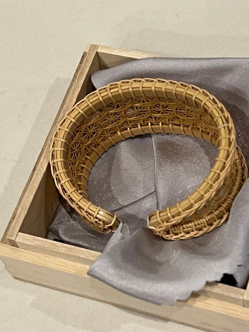 京竹籠 花こころ バングル / 菊（白竹）　ブレスレット　美の壺　工藝　民藝