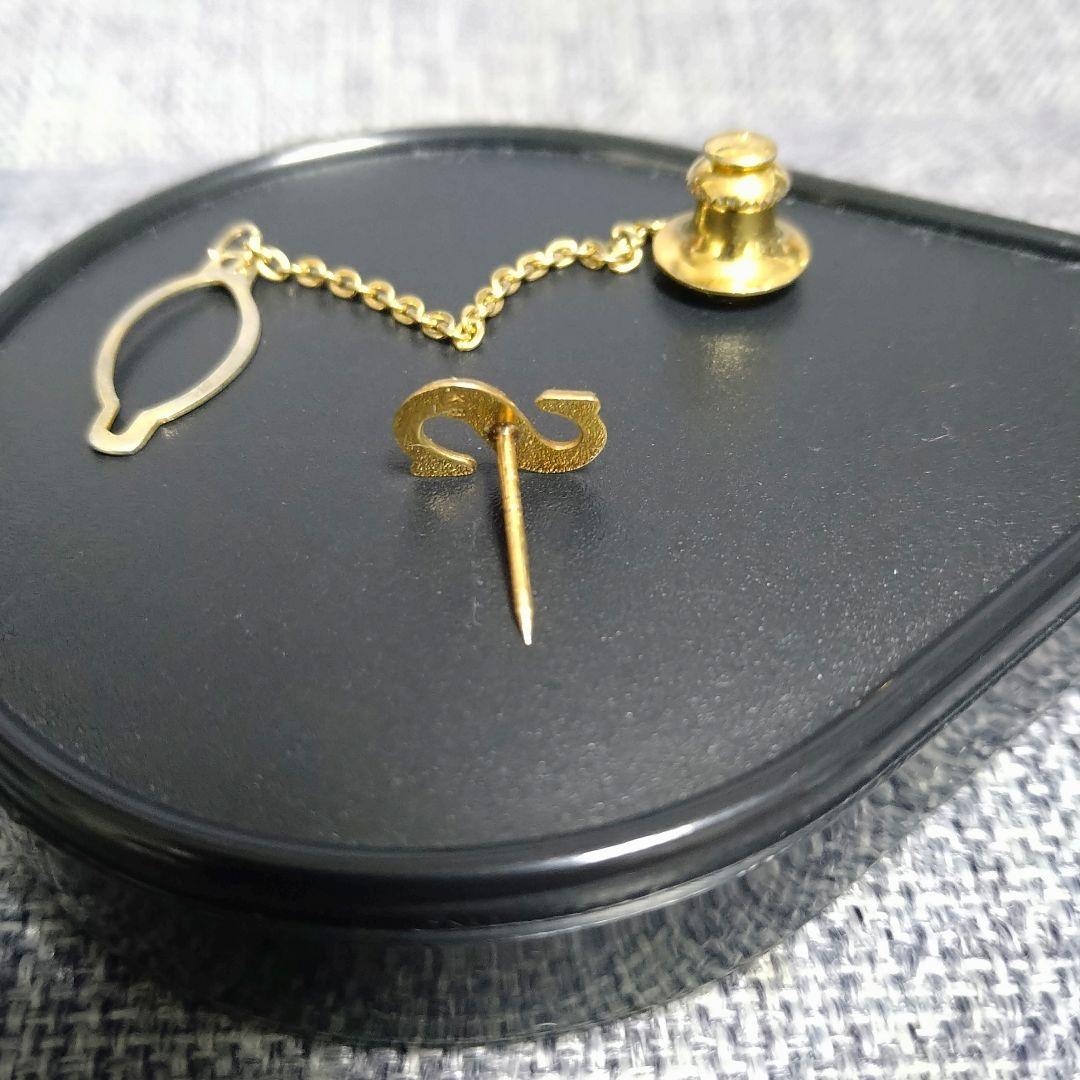 Ｋ１８、１８金Ｓ字型 ネクタイピン、ピンブローチチェーン付きです(⌒▽⌒)