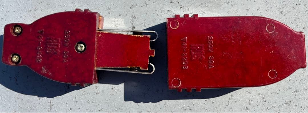 耐圧250V30Aプラグとコネクター