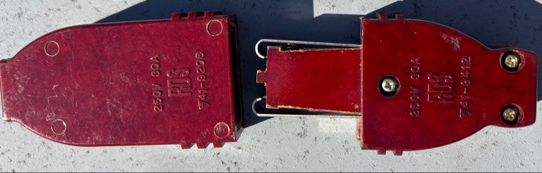 耐圧250V30Aプラグとコネクター