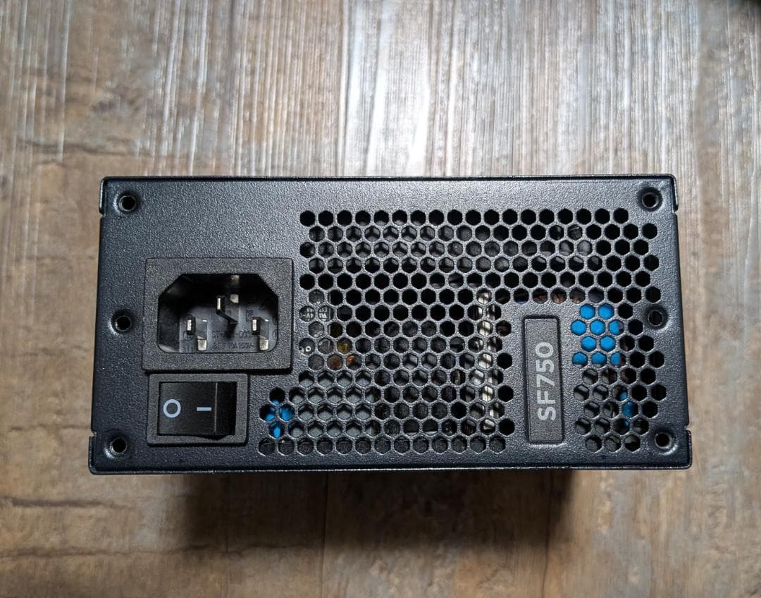 Corsair SF750 Platinum SFX + 12VHPWRケーブル