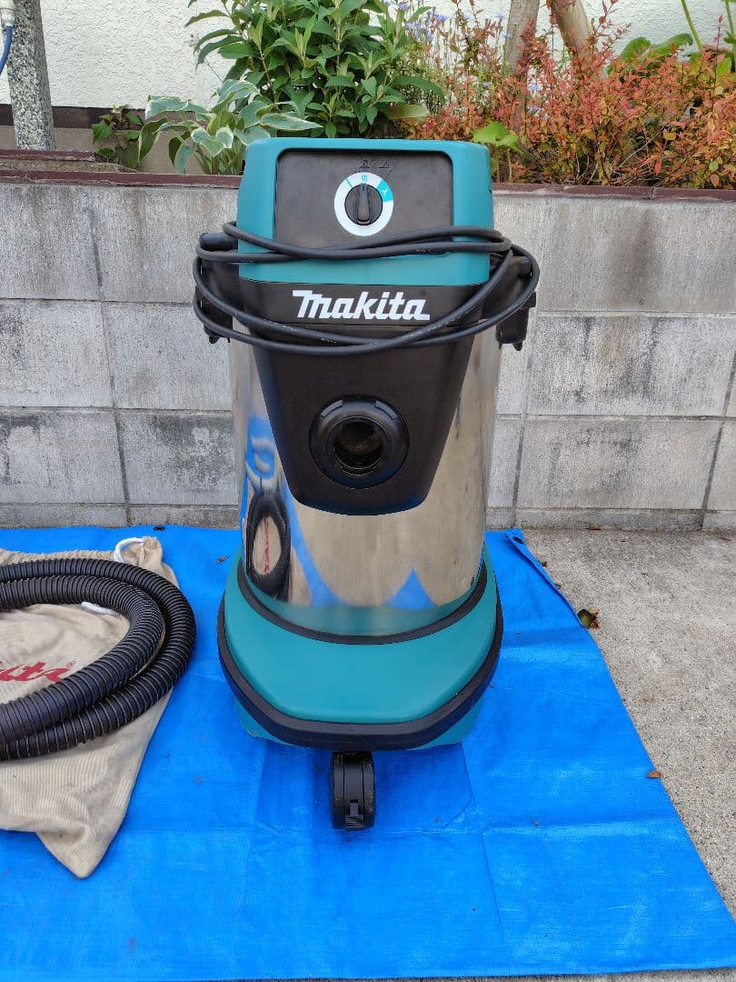 マキタ 乾湿両用 集じん機 キャニスター掃除機 業務用 490 32リットル