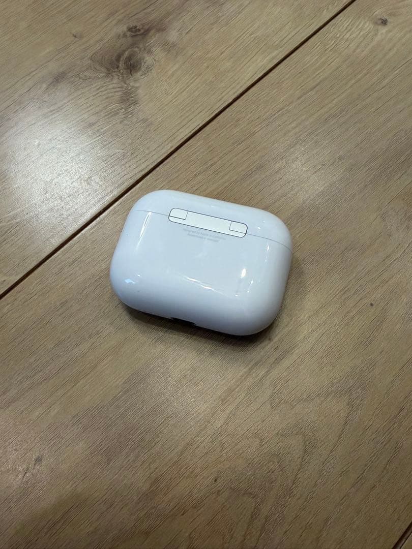 【一度使用】最新AirPods pro 3ケースのみ(2025/12/23購入)