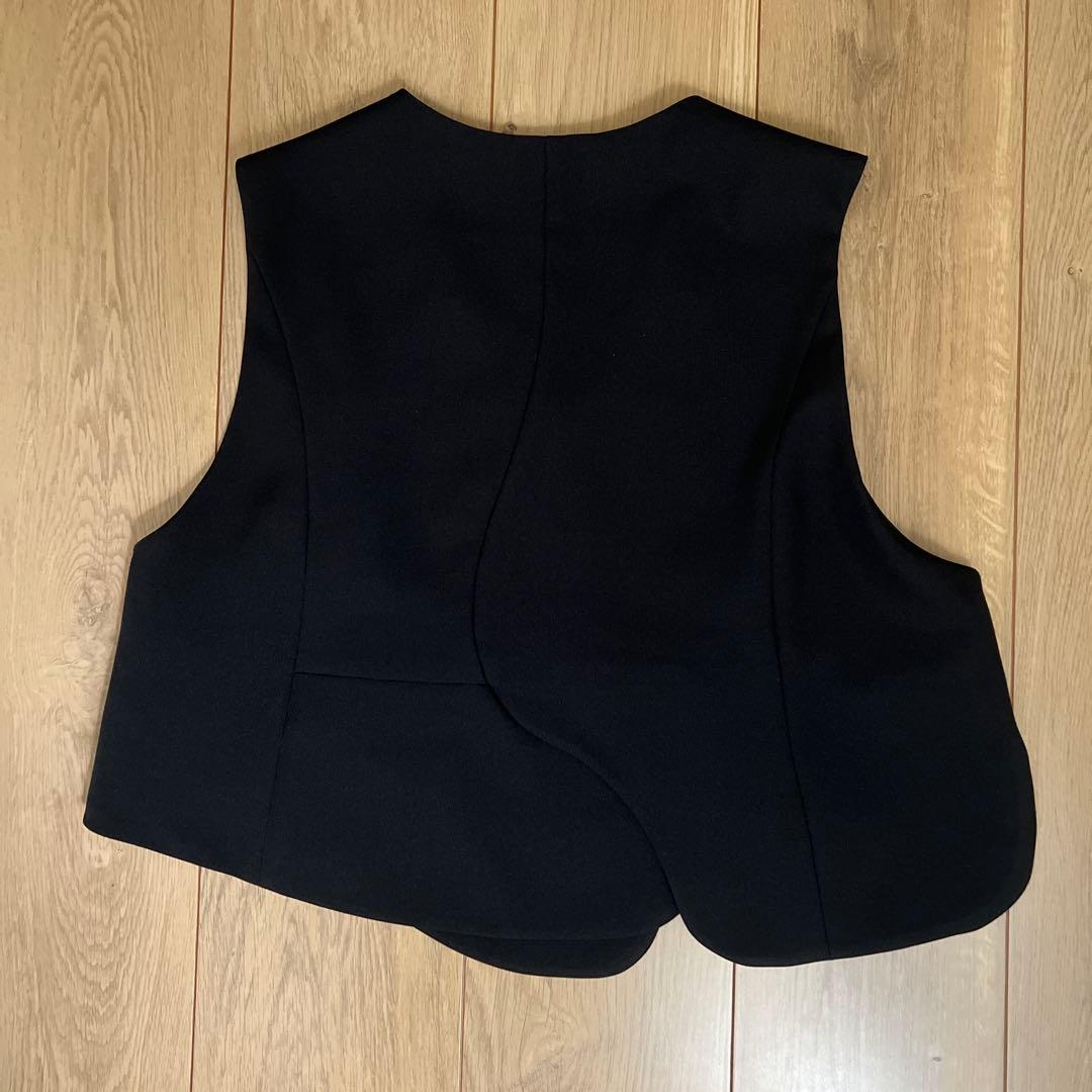 トップス 26SS UN3D. WAVE ASYMMETRY VEST