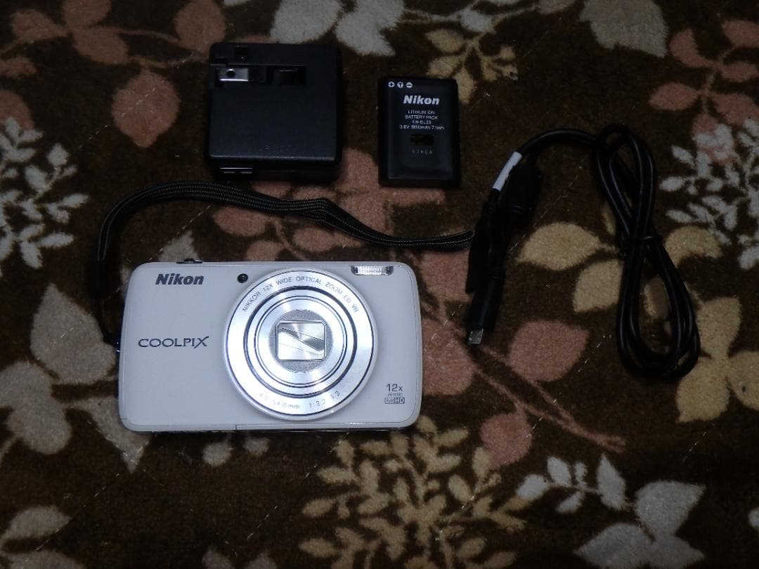 動作品 NIKON S810C COOLPIX デジタルカメラ 海外モデル 美品