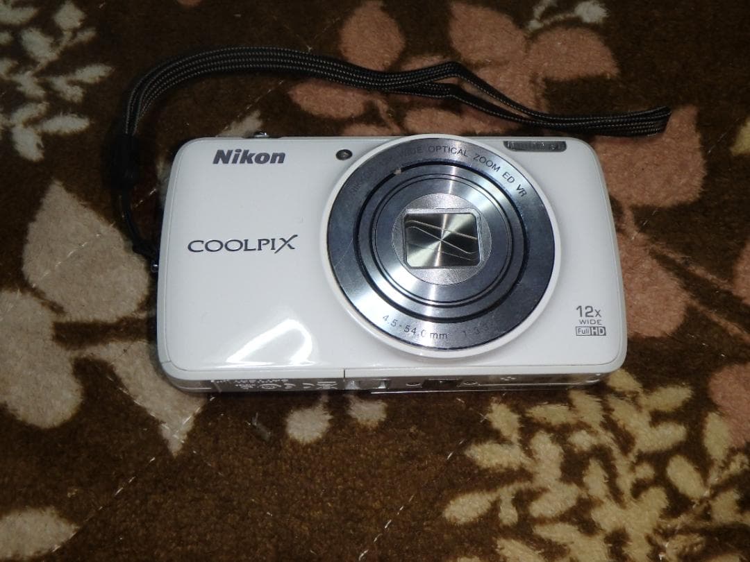 動作品 NIKON S810C COOLPIX デジタルカメラ 海外モデル 美品