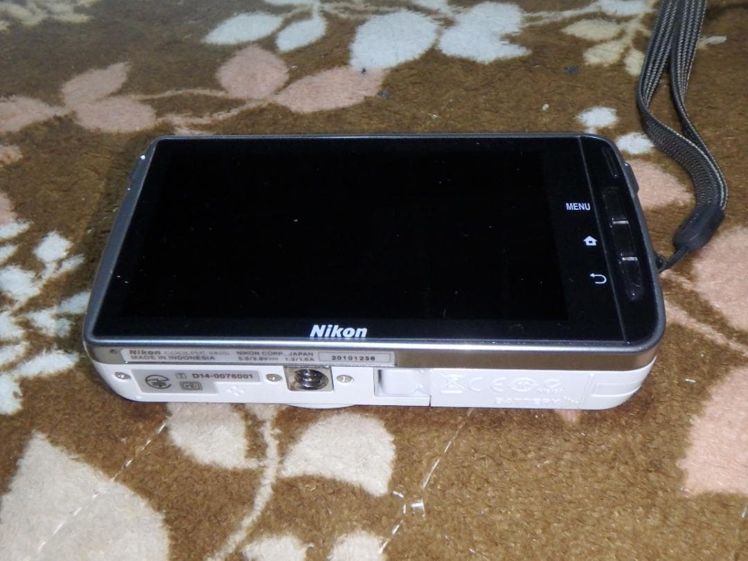 動作品 NIKON S810C COOLPIX デジタルカメラ 海外モデル 美品
