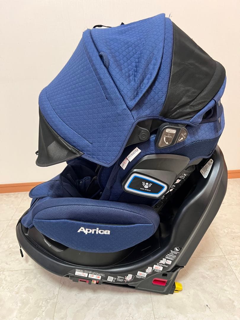 アップリカ フラディアグロウisofix 360° セーフティネイビー