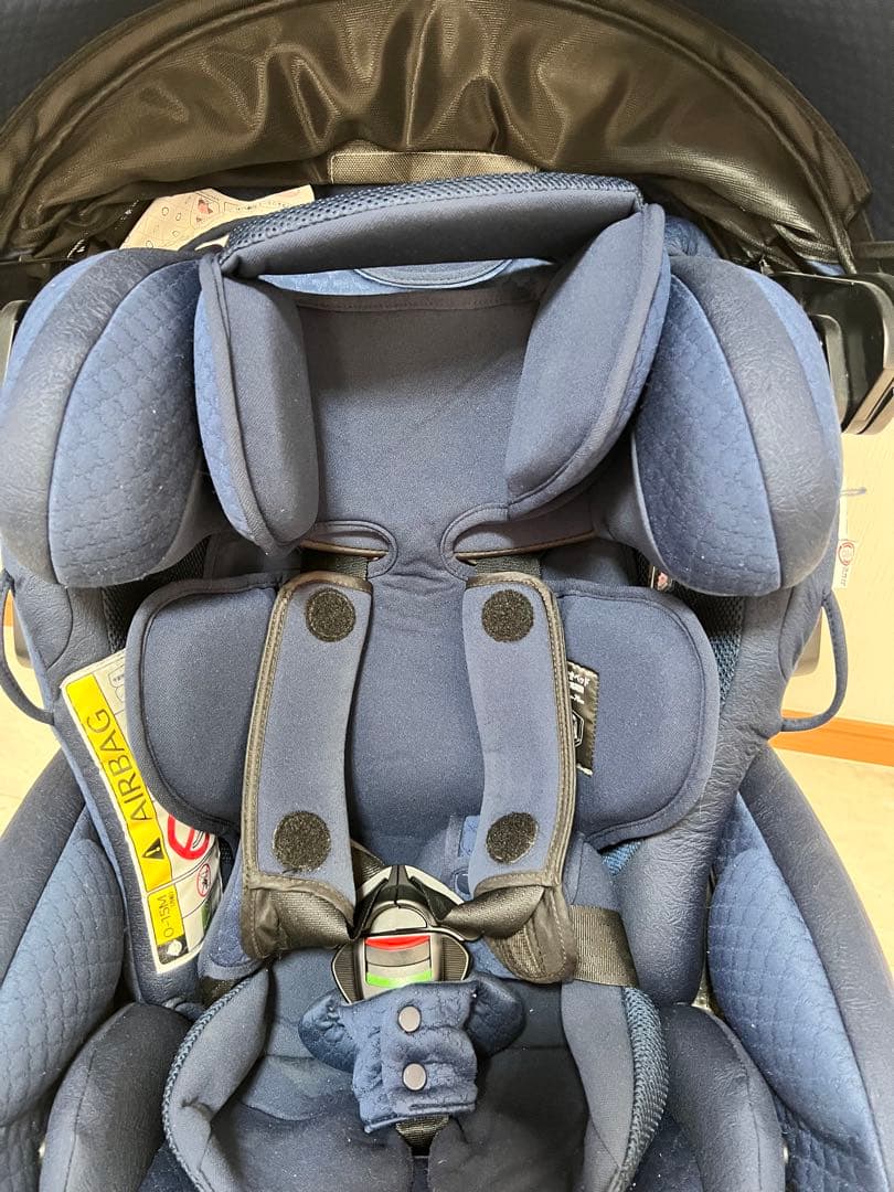 アップリカ フラディアグロウisofix 360° セーフティネイビー
