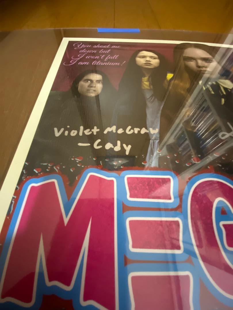 MEGAN autograph 直筆サイン ミニポスター