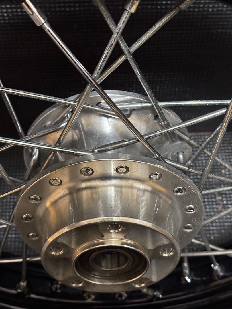 ハーレー スポーツスター 16✖︎3.00 フロントホイール 04年以降