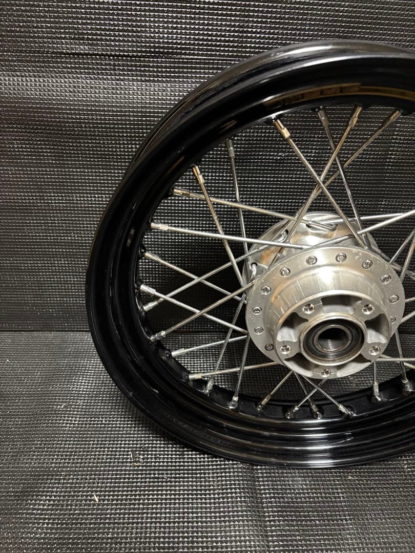 ハーレー スポーツスター 16✖︎3.00 フロントホイール 04年以降