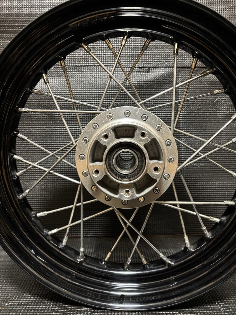 ハーレー スポーツスター 16✖︎3.00 フロントホイール 04年以降