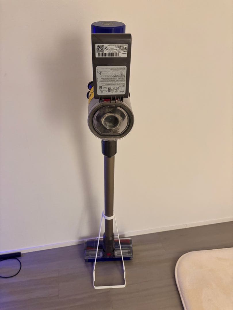 Dyson ダイソン　sv10 本体＋充電器　スタンド付き