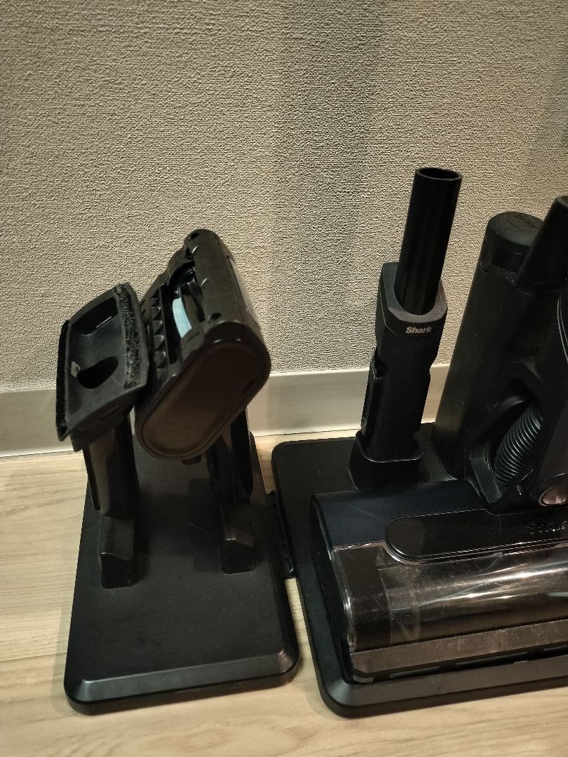 シャーク コードレスクリーナー CS401JRB Shark　バッテリー2つ