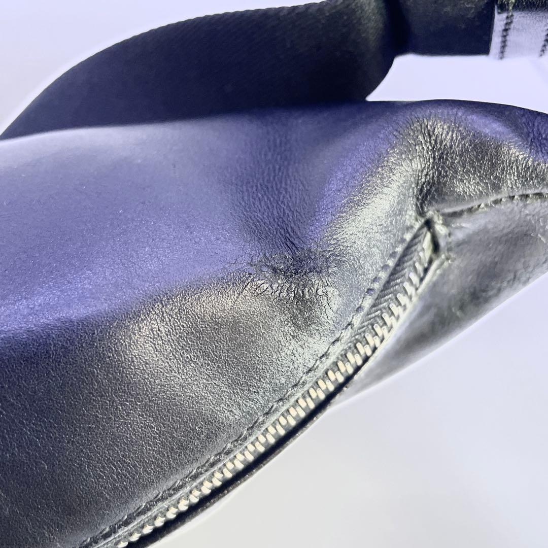 【美品】ボッテガヴェネタ　ボディバッグ　イントレチャート　ブラック