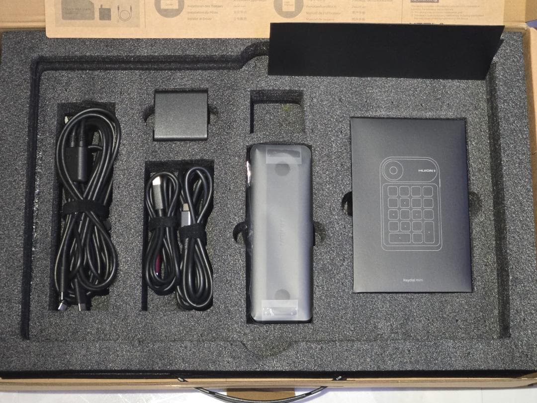 HUION KAMVAS PRO 19　4K液晶ペンタブレット