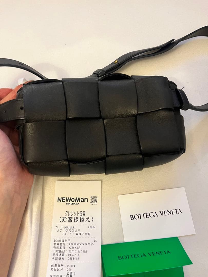 BOTTEGA VENETA ブラック ボディバッグ