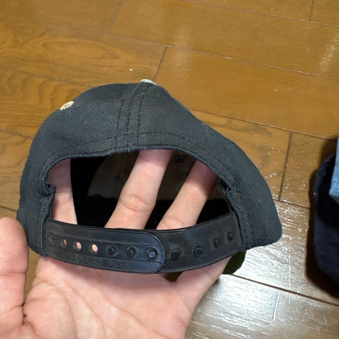 Stussy ブラック カーキ キャップ