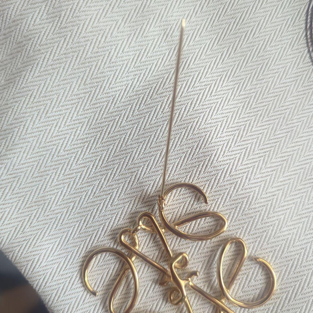 25日まで！極美品【LOEWE】 ロエベ アナグラム　 ブローチ ゴールド