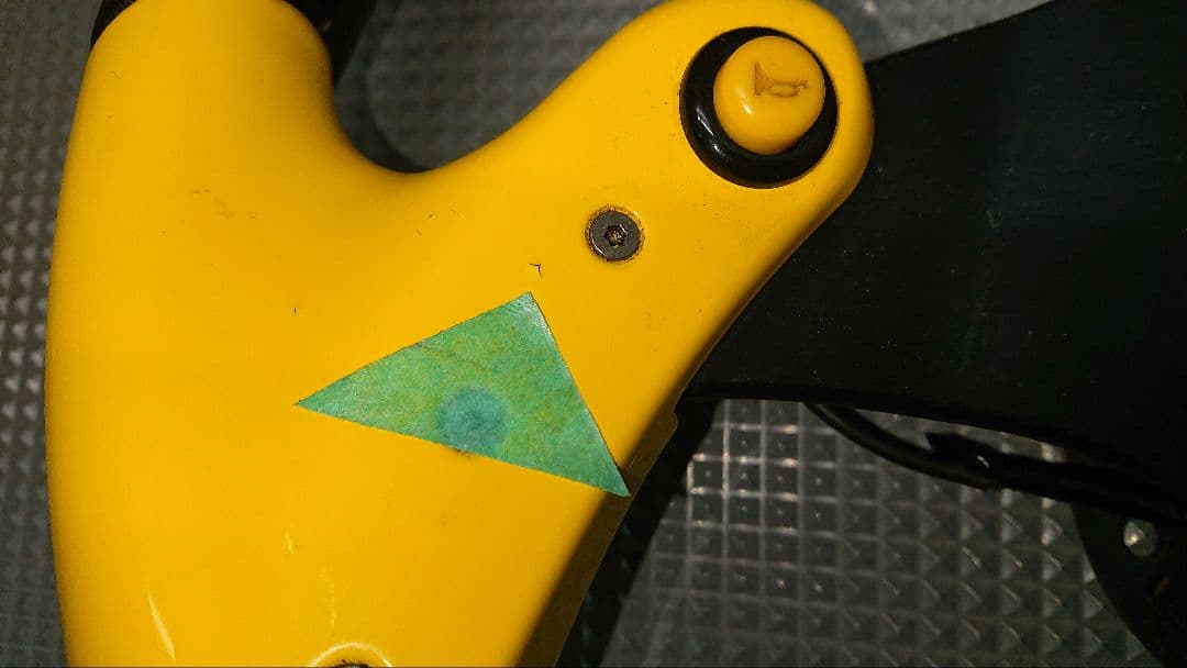 momo ステアリングホイール 黒/黄