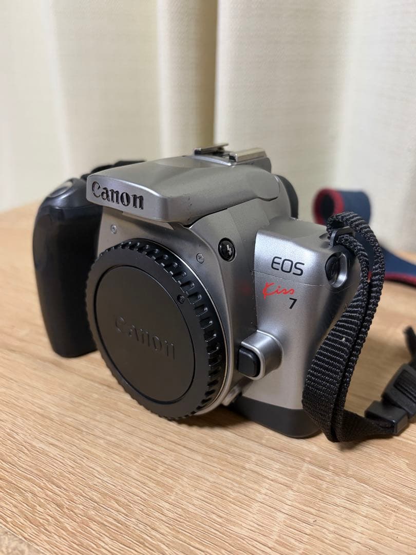 【希少品】Canon EOS Kiss 7 一眼レフカメラ