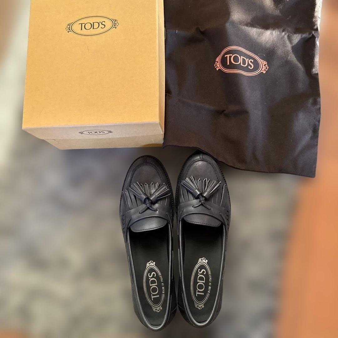 TOD'S トッズ　黒　タッセル　ローファー　24.5