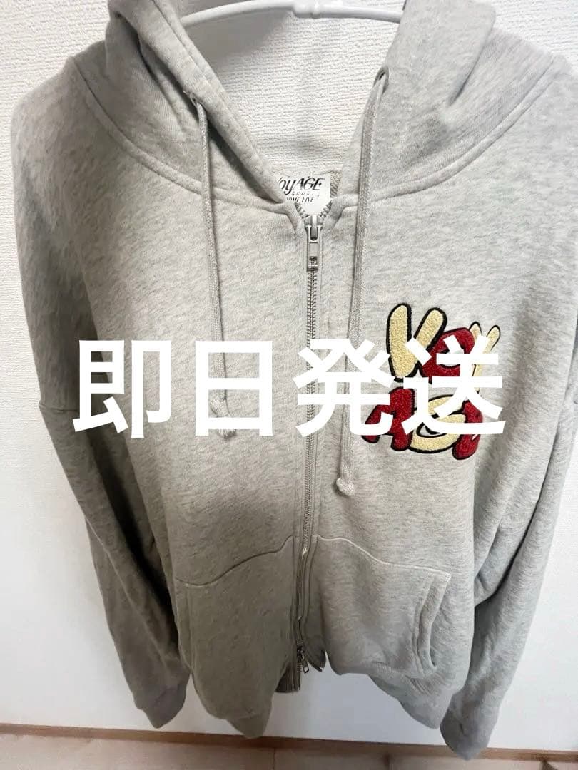 VOYAGE グレー ジップアップパーカー