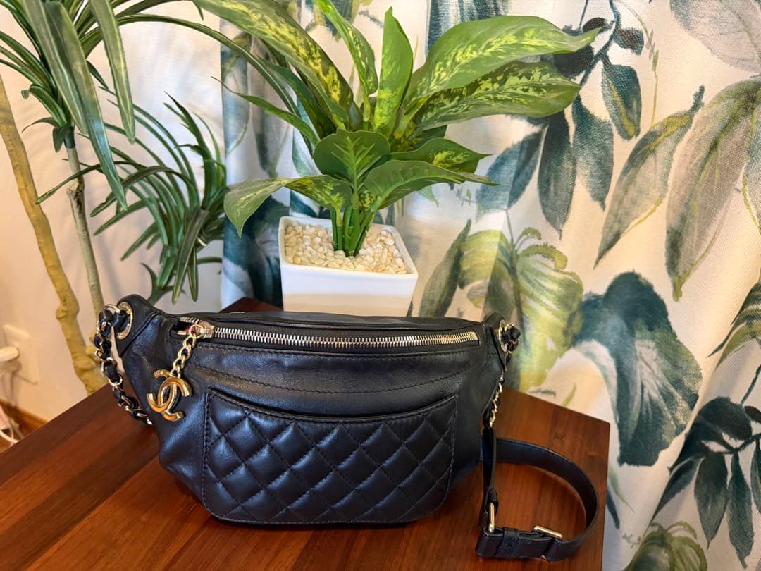 最終お値下げ！美品⭐︎CHANEL ブラック キルティング ボディバッグ