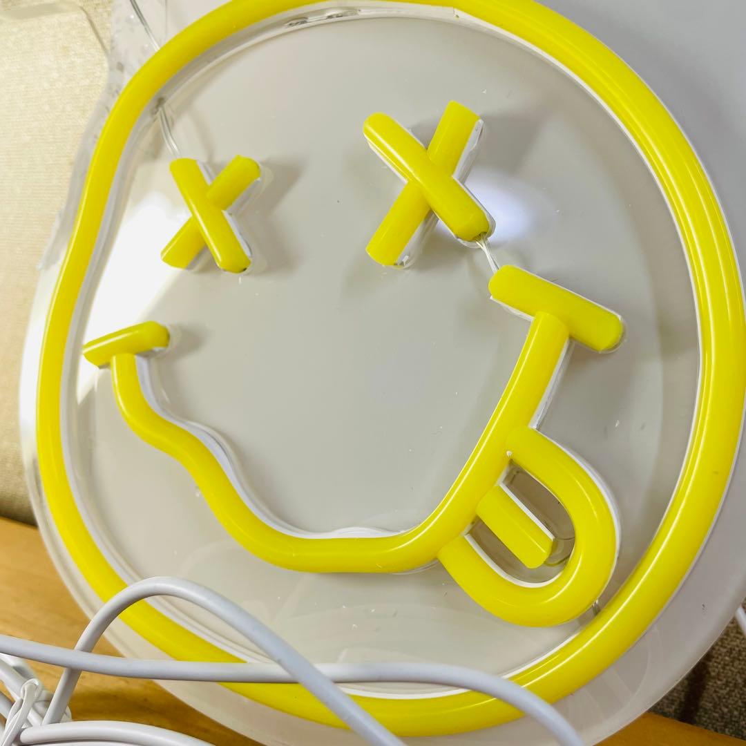 【人気】NIRVANA スマイリー バンドロゴ ネオンサイン ライト 調整可能