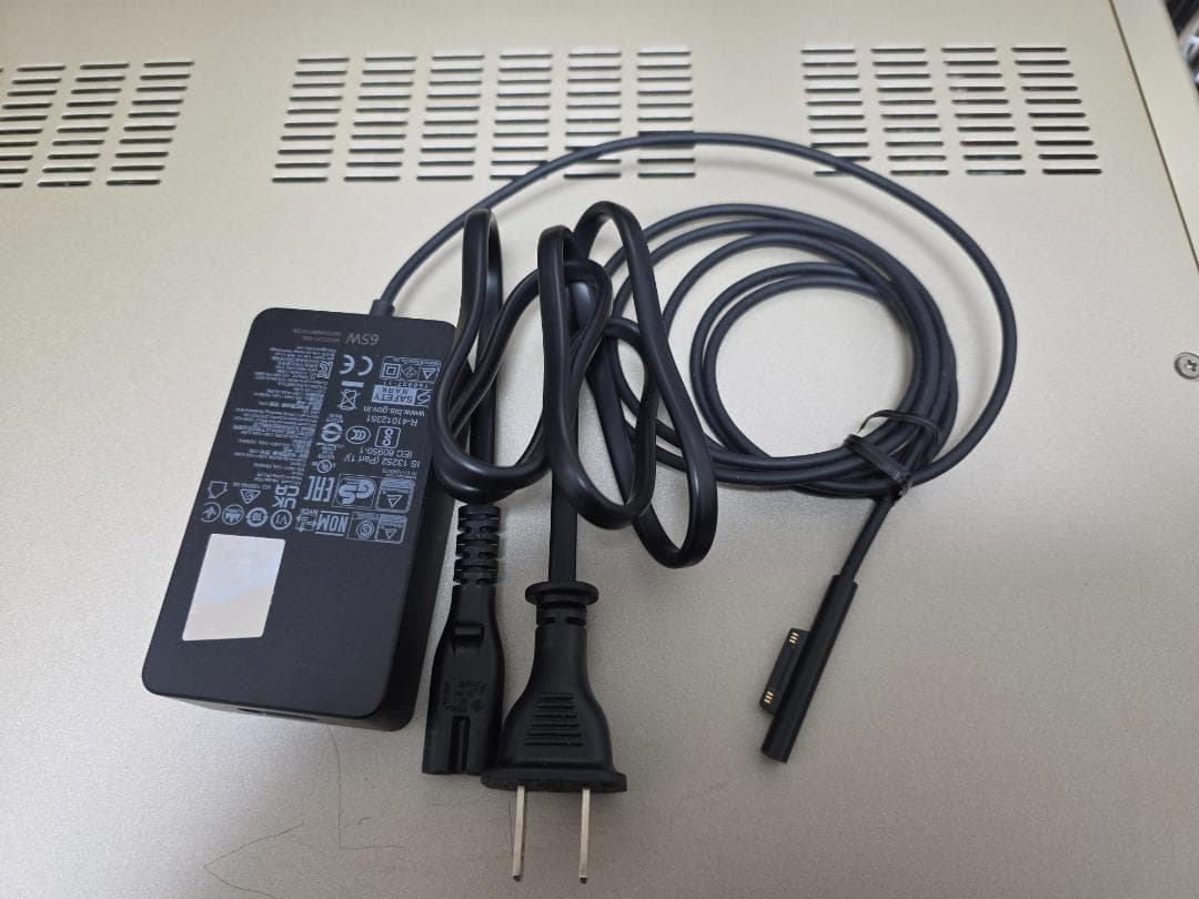 Microsoft Surface Laptop 5 サンドストーン