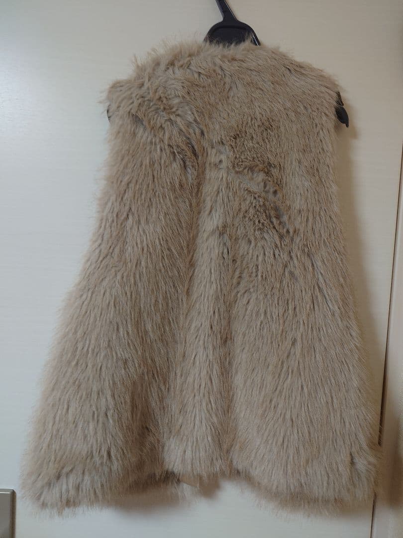 UNTITLED フェイクファーベスト M べージュ系