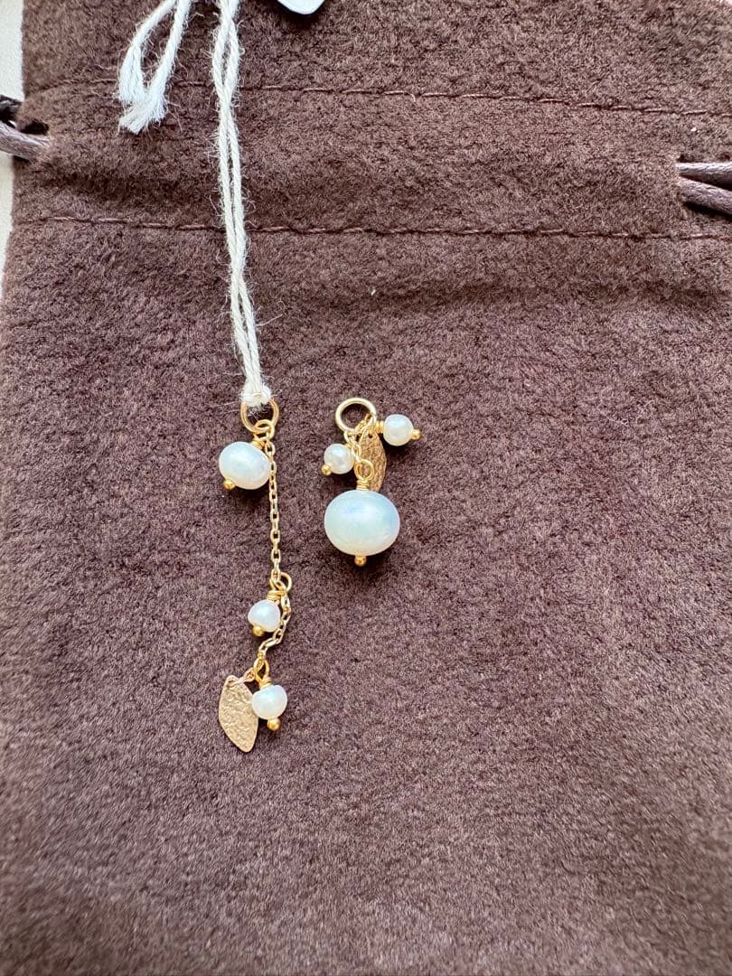 再値下げ新品、未使用品アガット K10/GF パールチャーム