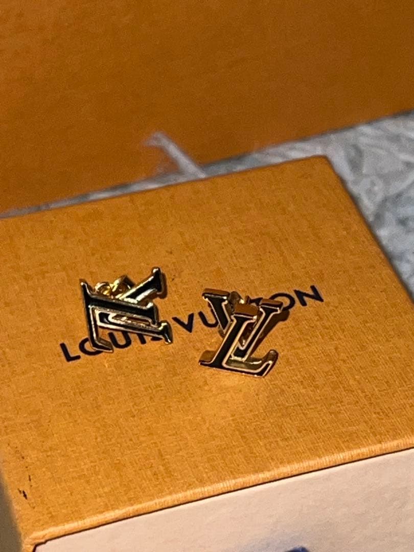 LOUIS VUITTON ピアス