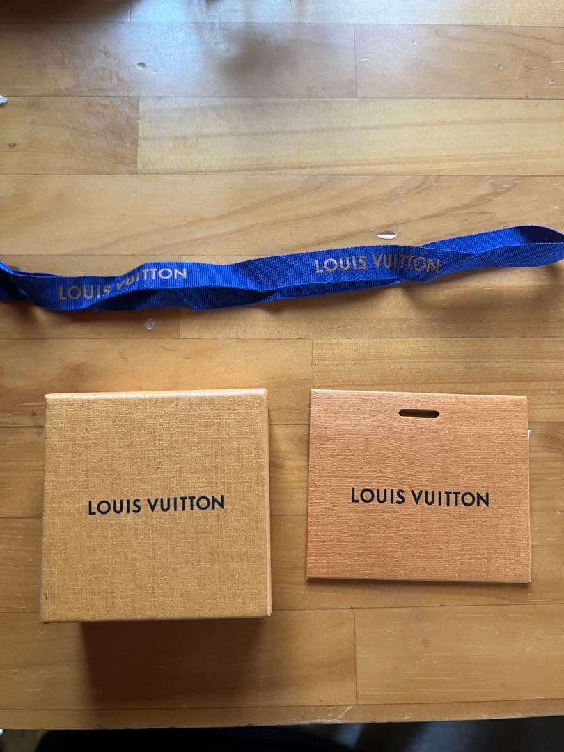 LOUIS VUITTON ピアス