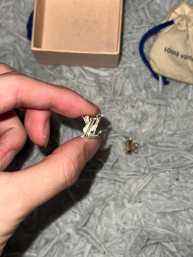 LOUIS VUITTON ピアス