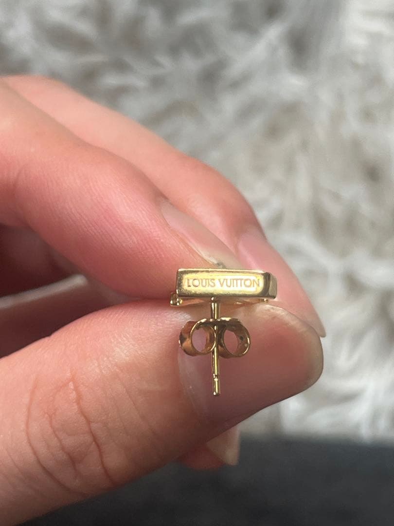 LOUIS VUITTON ピアス