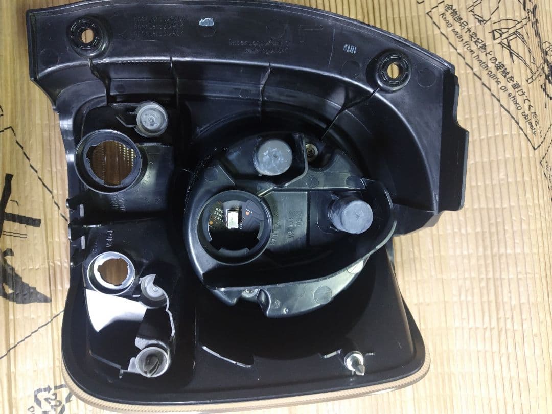 ムーヴ キャンバス LA800S LA810S 純正 左 テールランプ ダイハツ