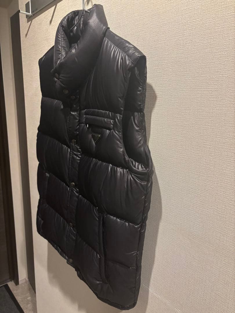 PRADA プラダ ダウンベスト ブラック 黒 三角ロゴ