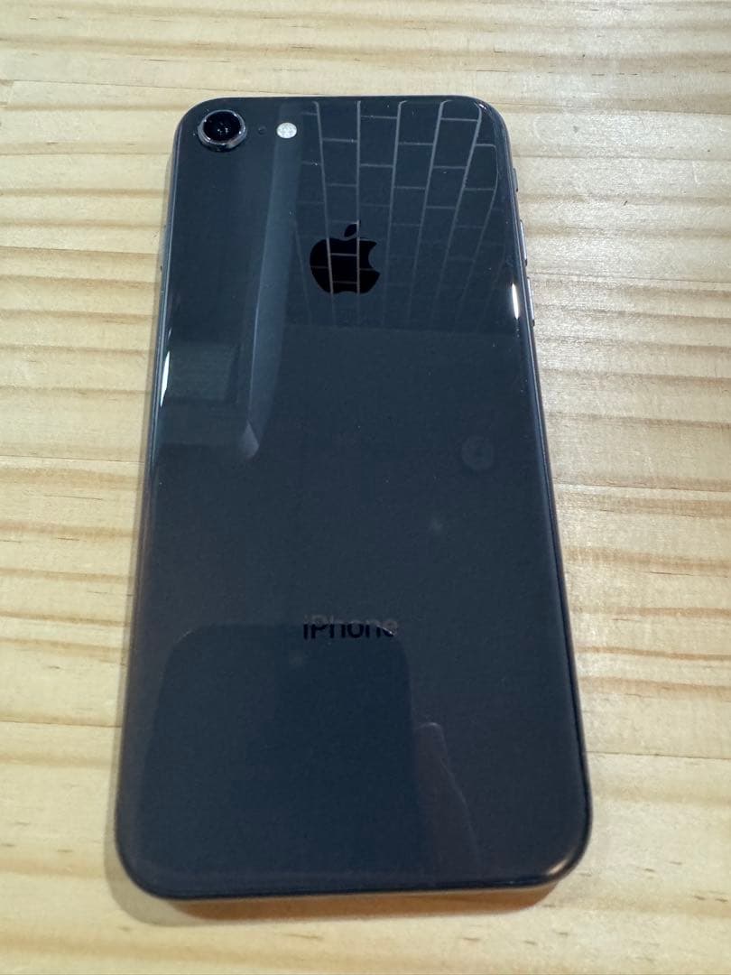 【本体のみ】iPhone8 64GB SIMフリー 最大容量88％