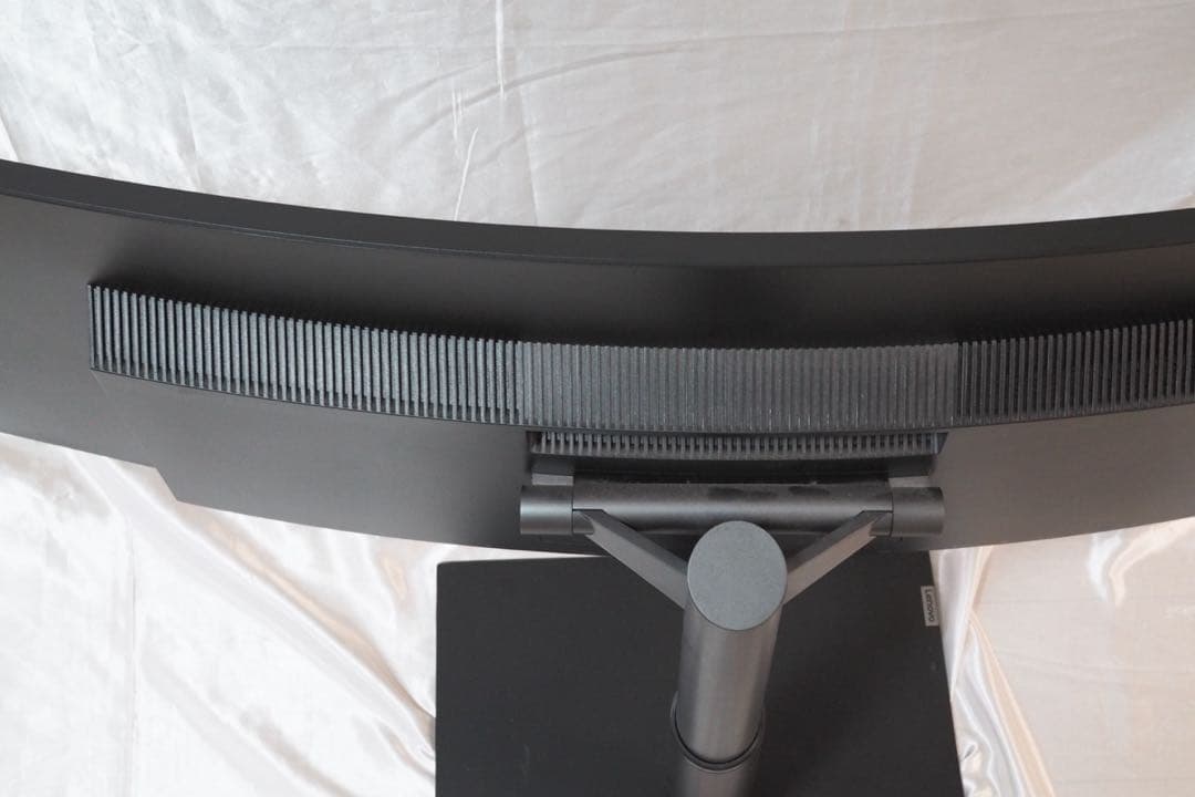 Lenovo 43.4インチ ウルトラワイド曲面モニター