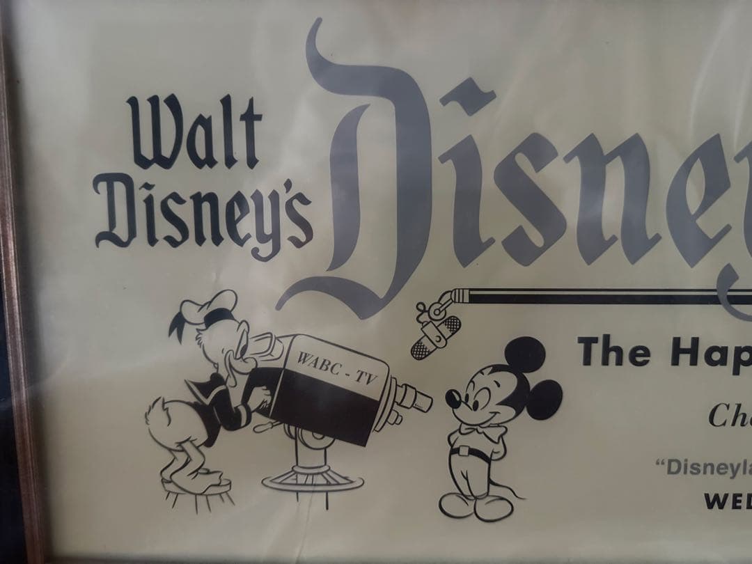 ディズニー　100周年ウォールアート