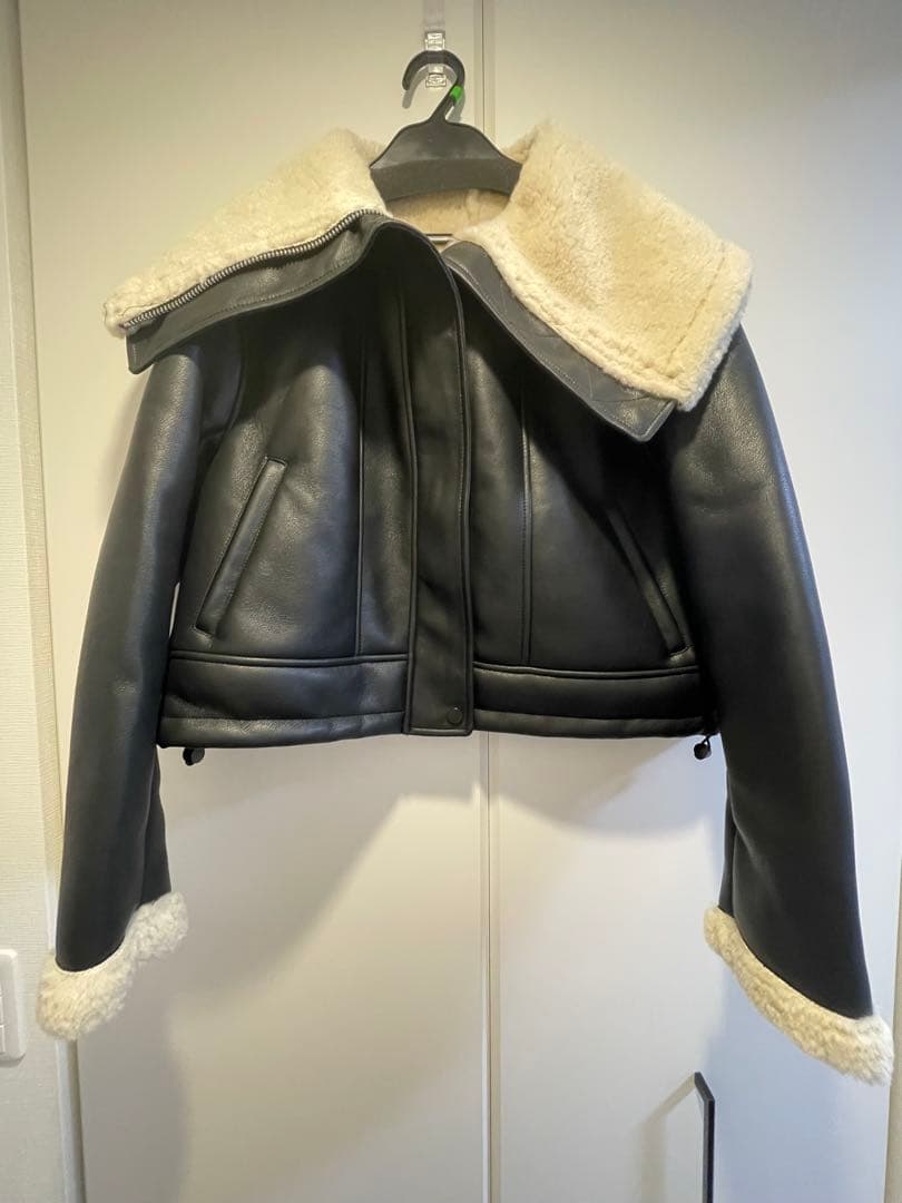 andrea&co. フェイクレザーボアブルゾン　ブラック　AUBREY