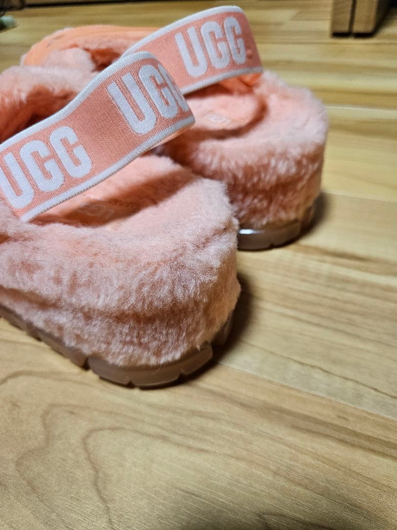 UGG ピンクファー厚底サンダル FUZZITA CLEAR 23cm