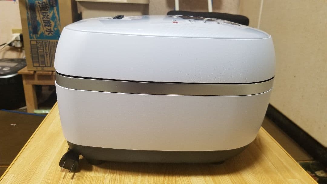 ☆2019年製☆土鍋ご泡火炊き☆タイガー圧力IH炊飯器 バックライト液晶画面搭載