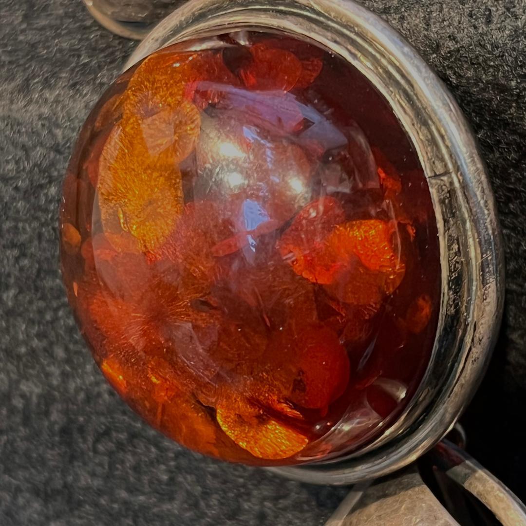 旧ソ連 大きな琥珀 約45ミリ★ SILVER 素材 (b34)