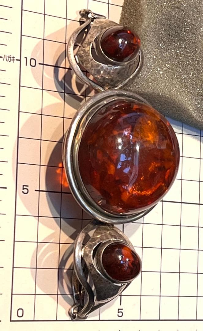 旧ソ連 大きな琥珀 約45ミリ★ SILVER 素材 (b34)